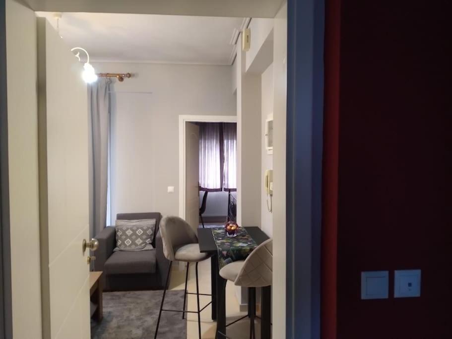 Χαίρε, Ξεΐνε, Παρ' Αμμι Φιλησεαι Tríkala Exterior foto